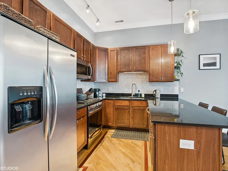 2629 W Chicago Ave #4 — Photo 6
