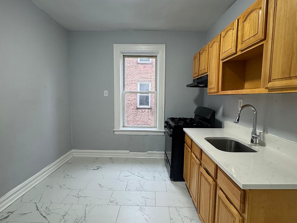 2nd image of 75 N 7th St APT 305