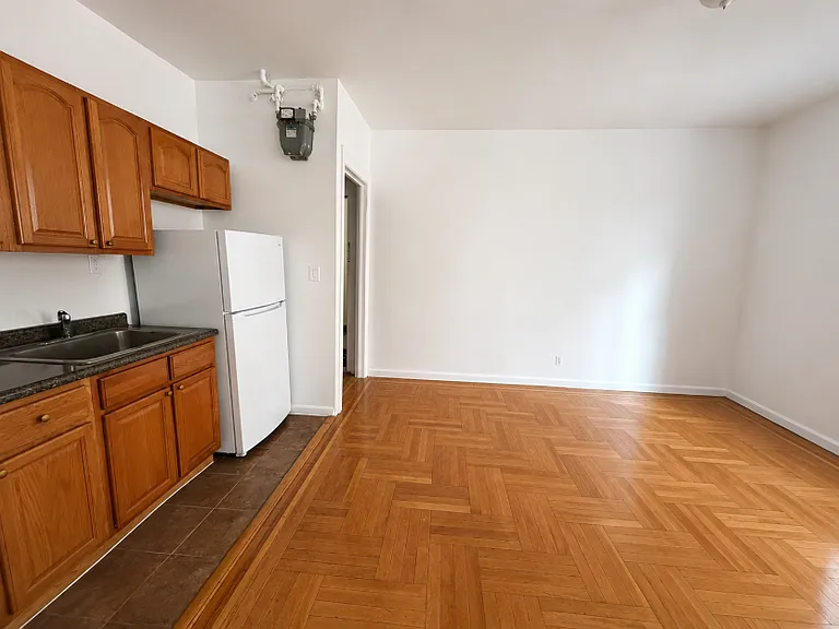 3230 Steuben Ave #1D — Photo 2