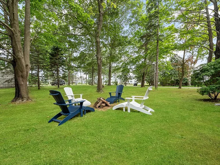 19 Peconic Ave — Photo 38