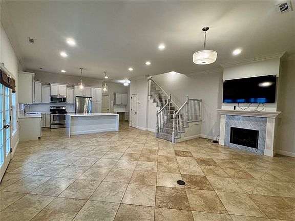 4th image of 2462 E Frontier Elm Dr