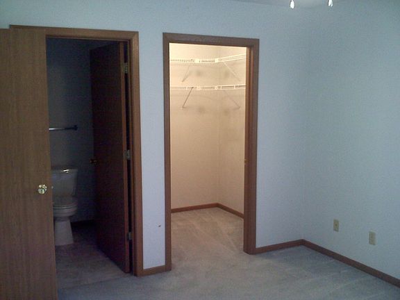 4th image of 528 N Dubuque St APT 24
