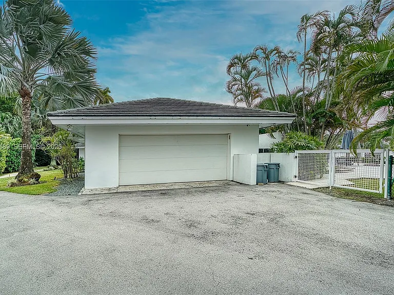 415 Rovino Ave — Photo 18