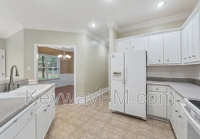 4890 Somerset Dr — Photo 9