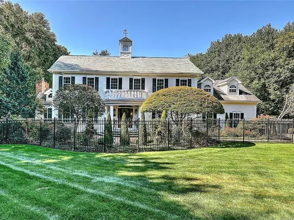 45 Burns Way, East Greenwich, RI 02818