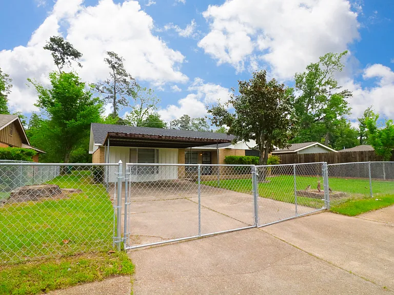 9526 Balsam Ln — Photo 3