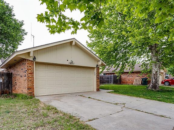 3rd image of 1011 Royal Ln