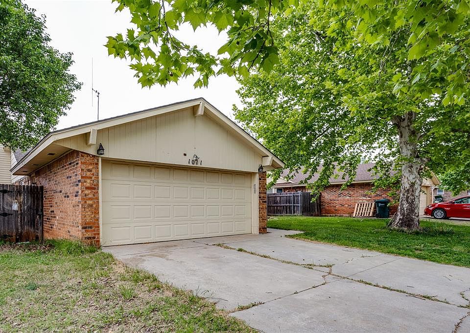 1st image of 1011 Royal Ln