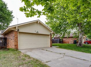 1011 Royal Ln, Yukon, OK 73099