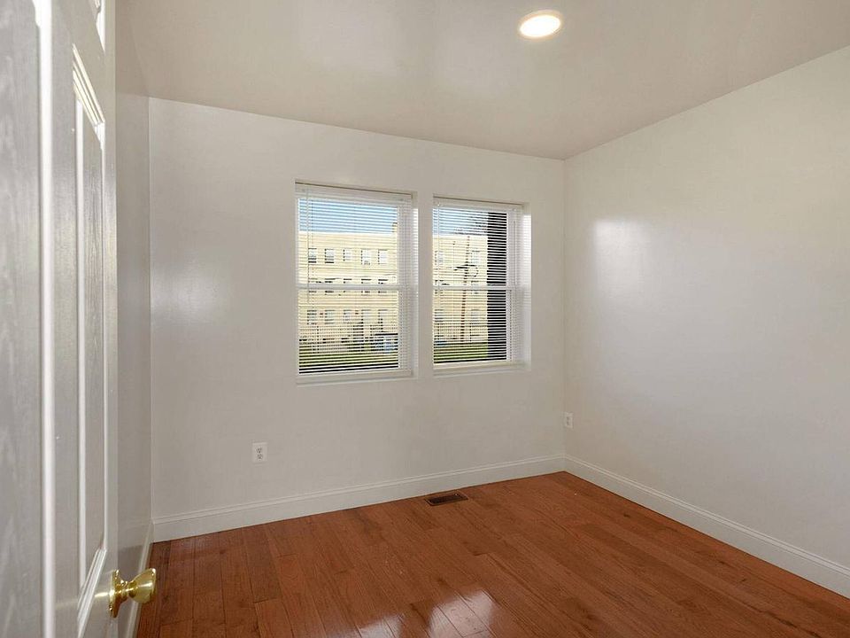 1st image of 212 Orange St SE APT 3