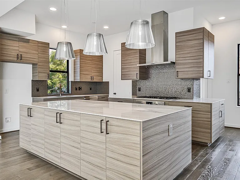 815 W 17th St — Photo 10