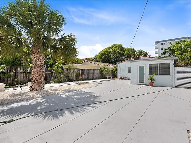 1715 Jefferson St — Photo 22