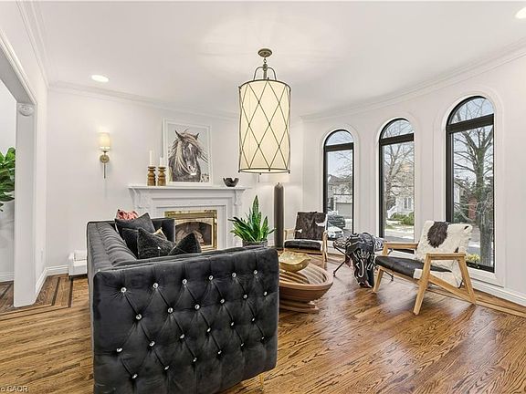 4th image of 82 Maple Dr