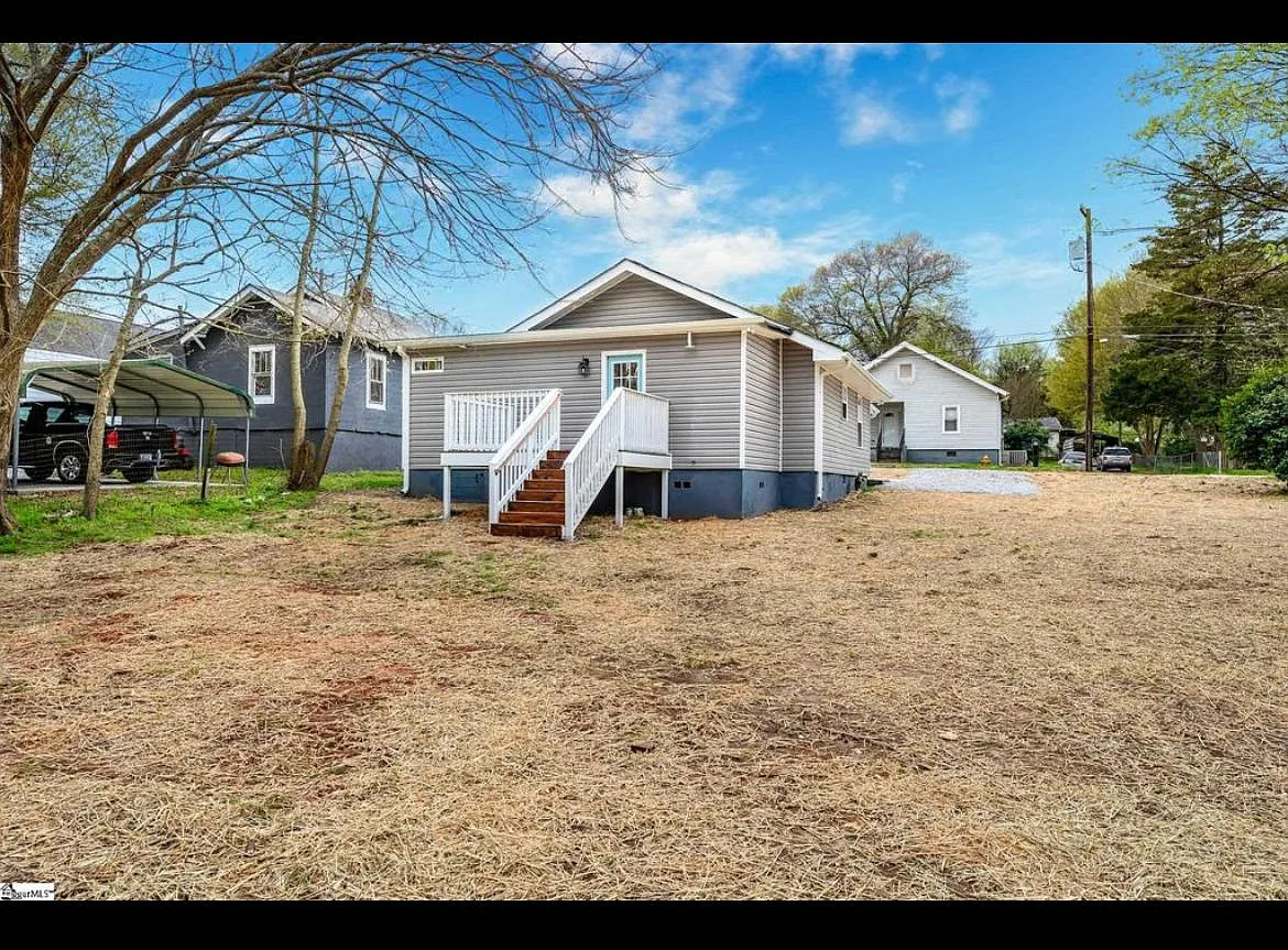 208 Heatherly Dr — Photo 3