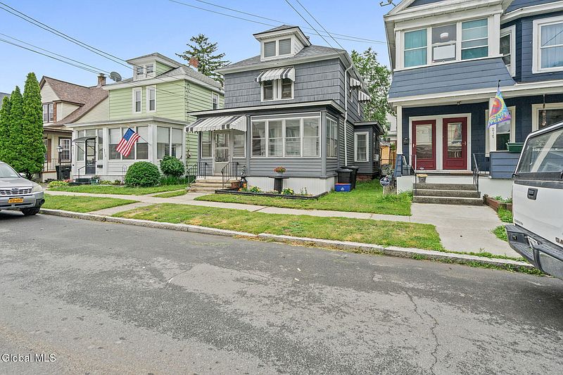 2nd image of 215 6th Avenue