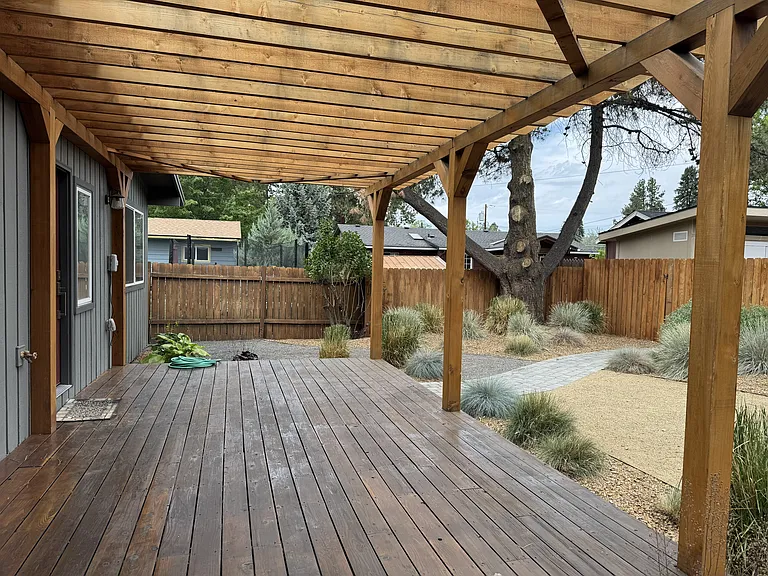 624 NE Olney Ave — Photo 28