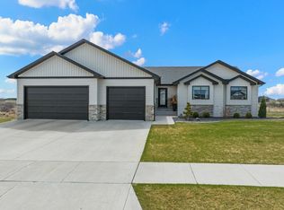 1908 Valley Bluffs Dr, Minot, ND 58701