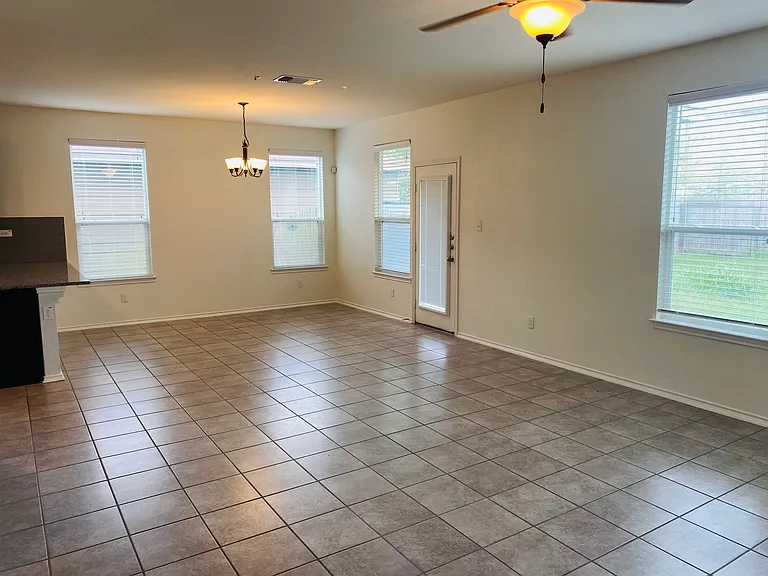 2036 Brandywine Dr — Photo 8