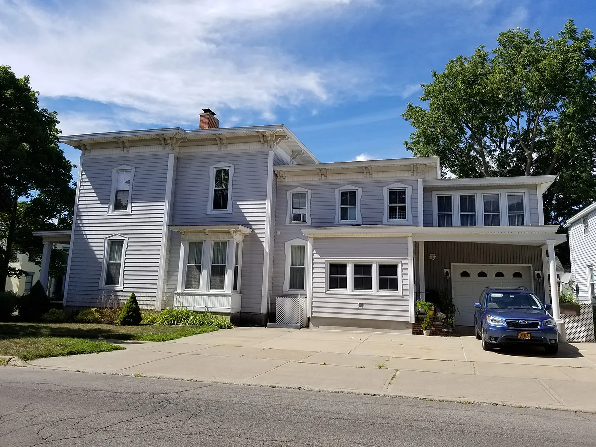 Building Photo - 123 E 3rd St #3