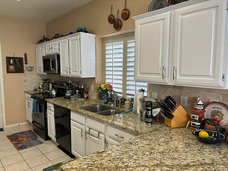 FAMILY KITCHEN