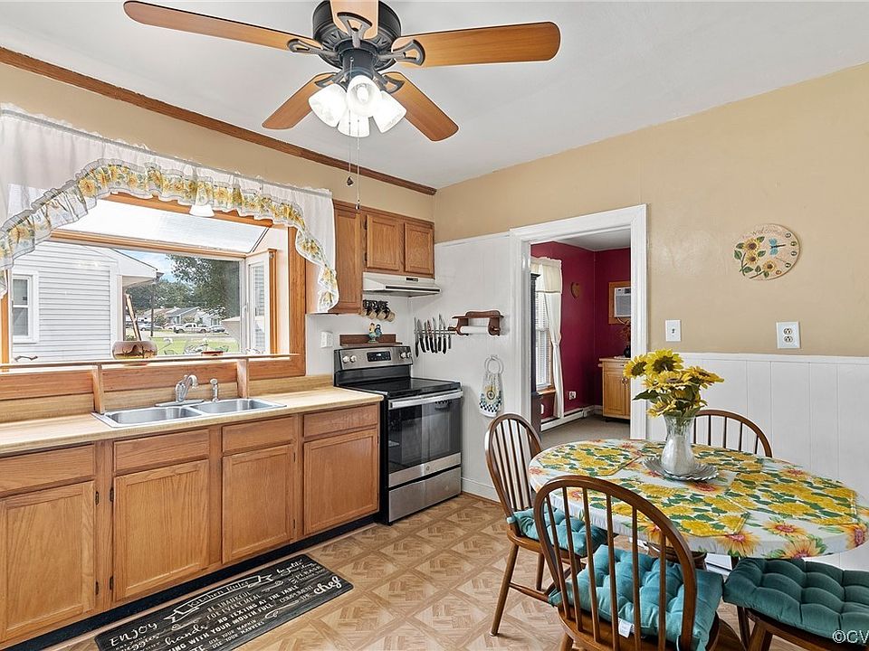 2nd image of 218 W Juniper Ave
