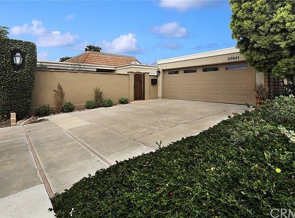 Long Driveway at Cul-De-Sac