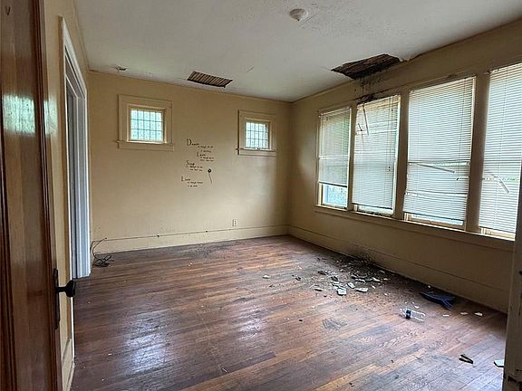 2nd image of 593 Kitchener St