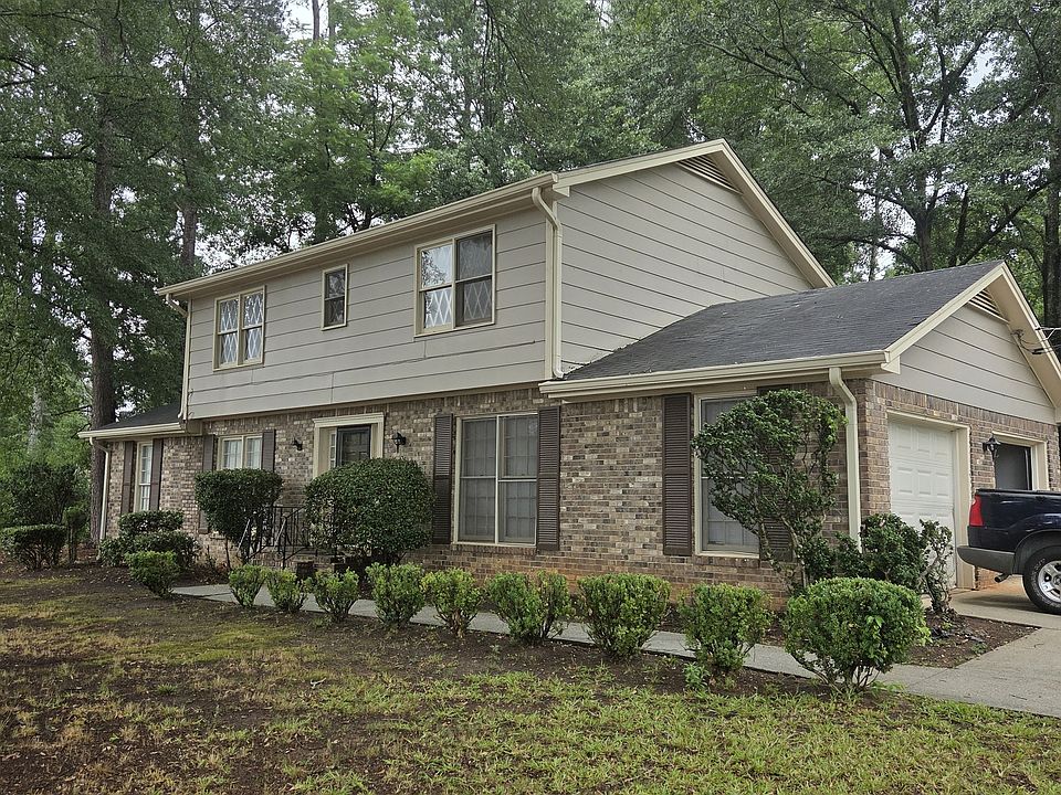 1st image of 2206 Country Club Dr SE