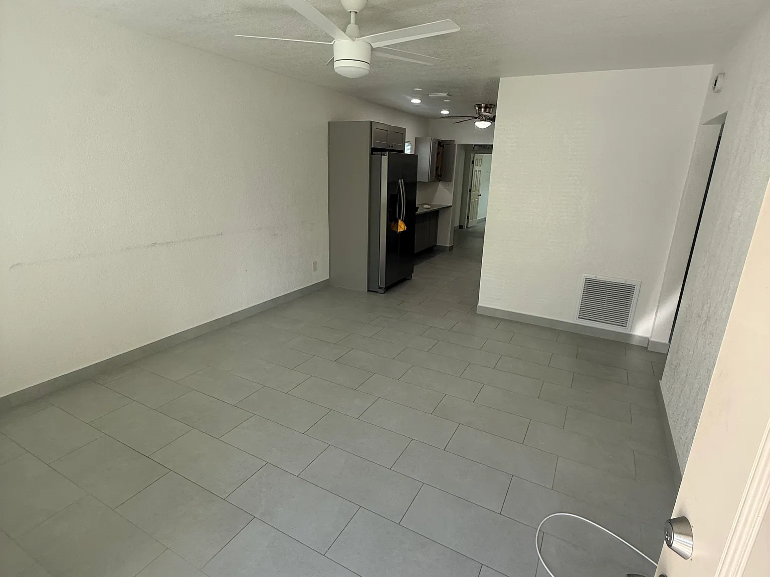 3 bed, 1200 sqft, $2,100 — Photo 2
