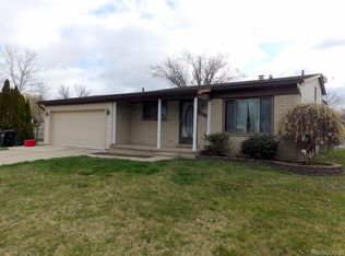 21219 Tiffany Dr, Woodhaven, MI