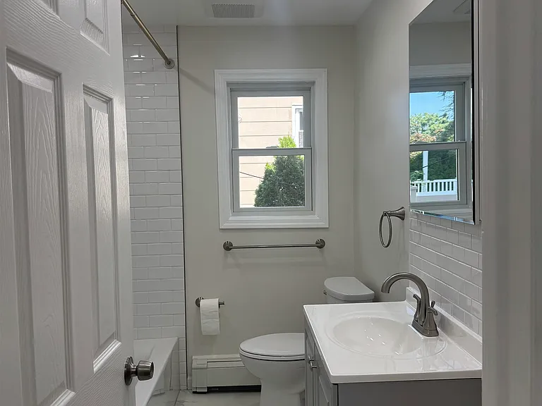 717 Hudson Ave #1 — Photo 16