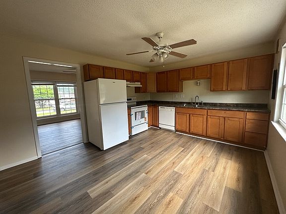 4th image of 21 Crown Point Rd