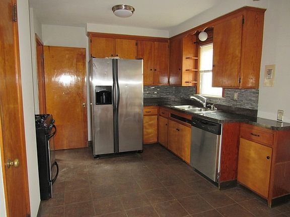2nd image of 3633 Raymont Blvd