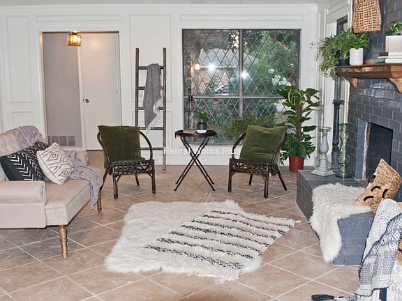 3rd image of 3329 San Mateo Dr