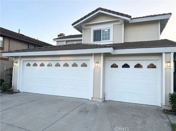 8040 Streamside Ct, Fontana, CA 92336