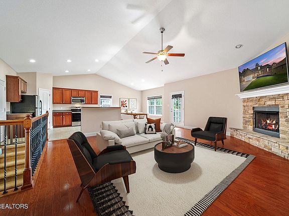 3rd image of 1461 Branch Field Ln