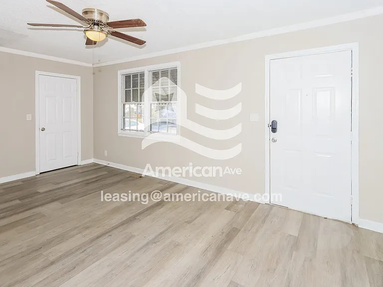 299057_002_wm_-_living_room_13291747.jpg
