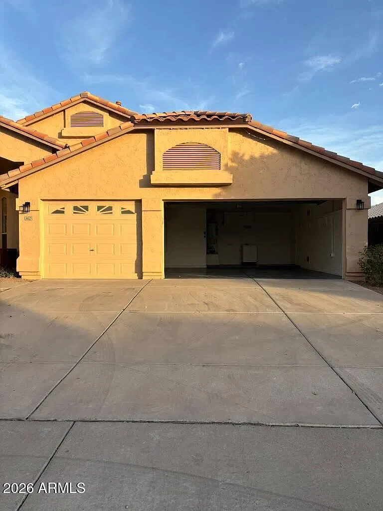 3 bed, 2.0 bath, 2157 sqft, $2,499 — Photo 2