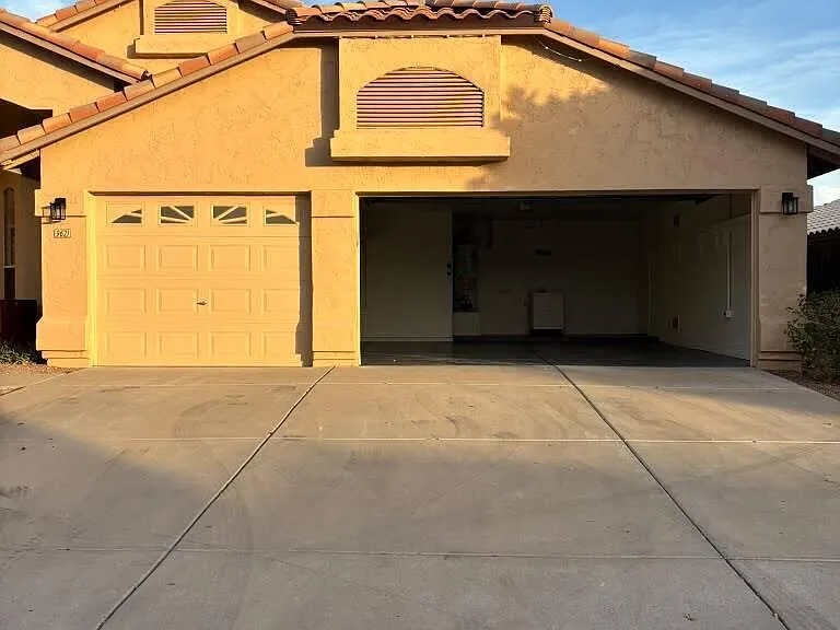 9621 W Potter Dr — Photo 3