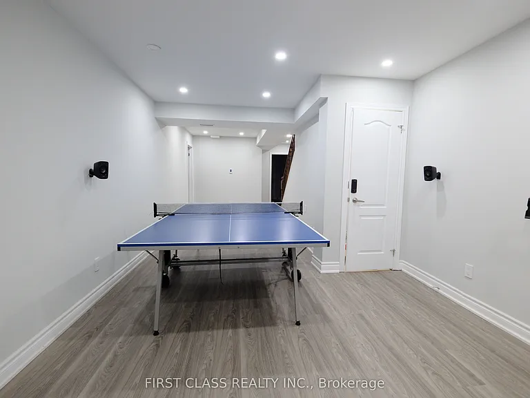 11 Claudview St — Photo 18