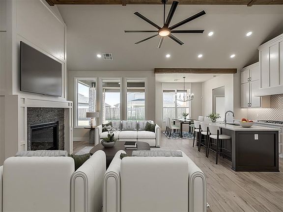 5th image of 15204 Clubhouse Dr