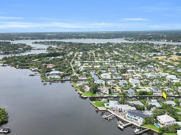 4th image of 16 Country Club Circle