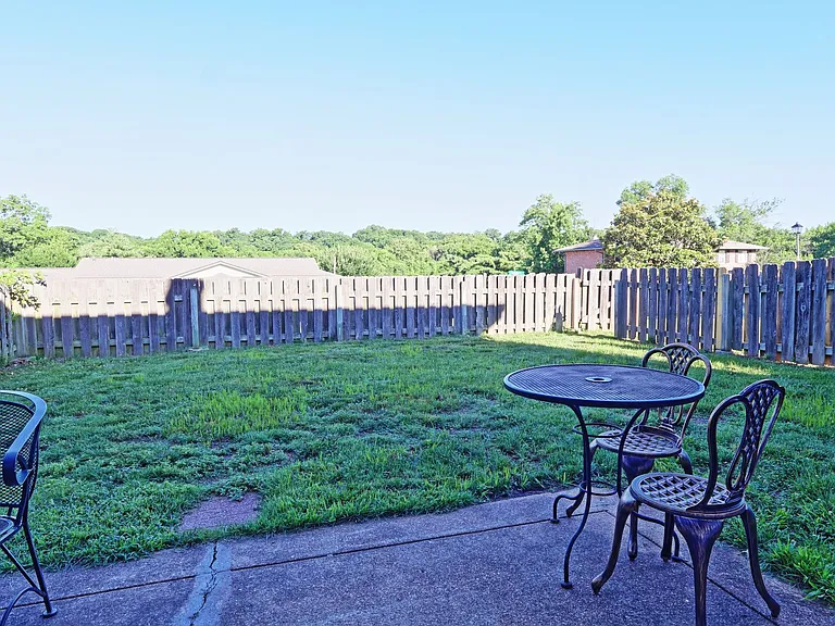 975 Barbizon Dr — Photo 33