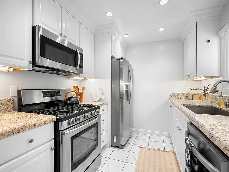 617 E Angeleno Ave #206 — Photo 6