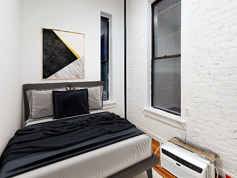 229 E 10th St #1 — Photo 2