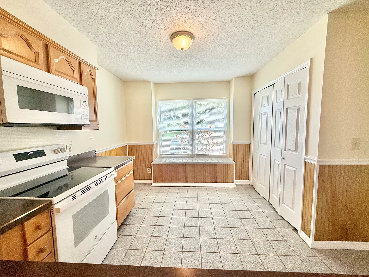 2 bed, 1.5 bath, 1114 sqft, $1,750 — Photo 3