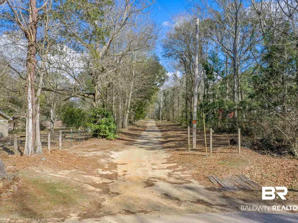 27760 Northcutt Ln, Robertsdale, AL 36567