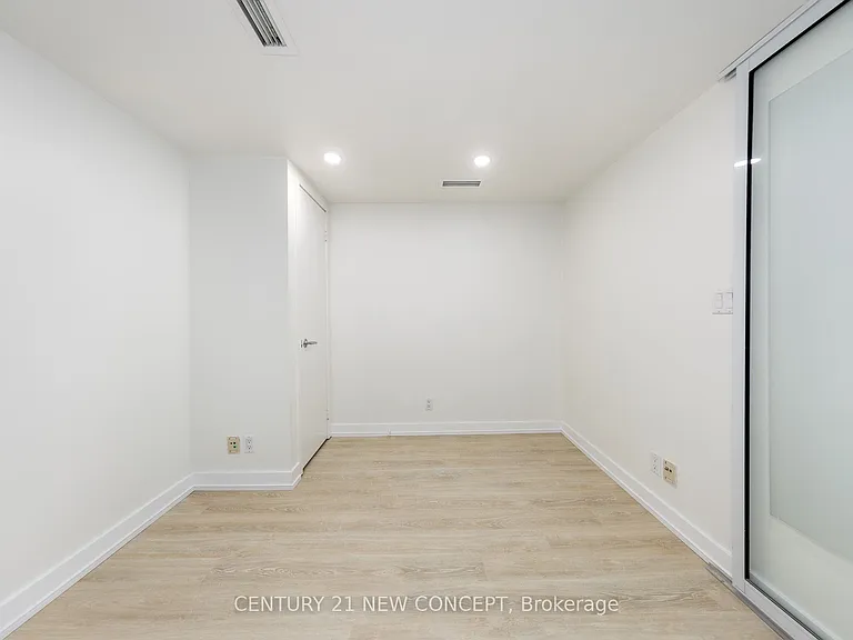 381 Front St W #501 — Photo 8