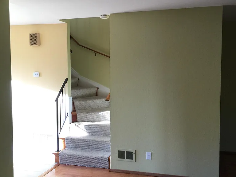385 Lansdale Ave — Photo 5