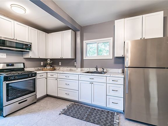 3rd image of 322 Rockwell Rd
